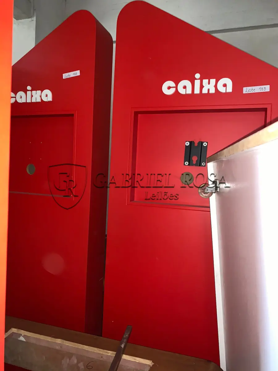 LOTE 193 - Móveis usados