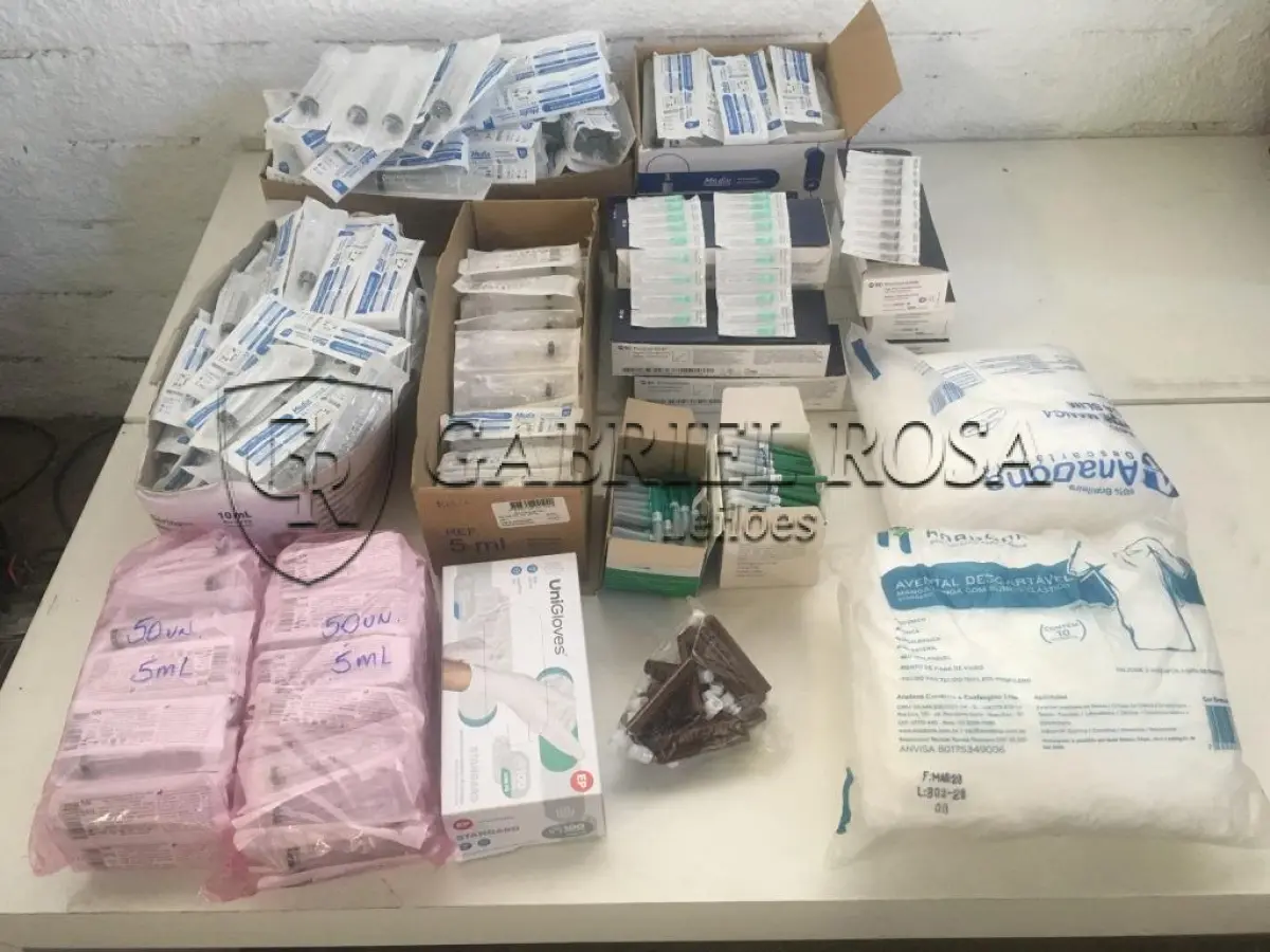 LOTE 009 - Agulhas, Tubos, Seringas, Luvas entre outros
