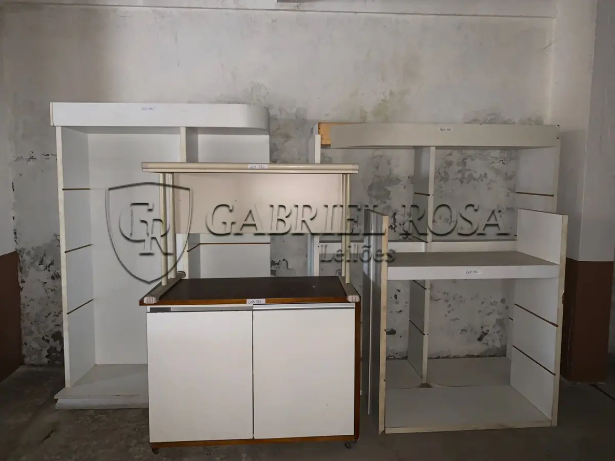 LOTE 192 - Móveis usados