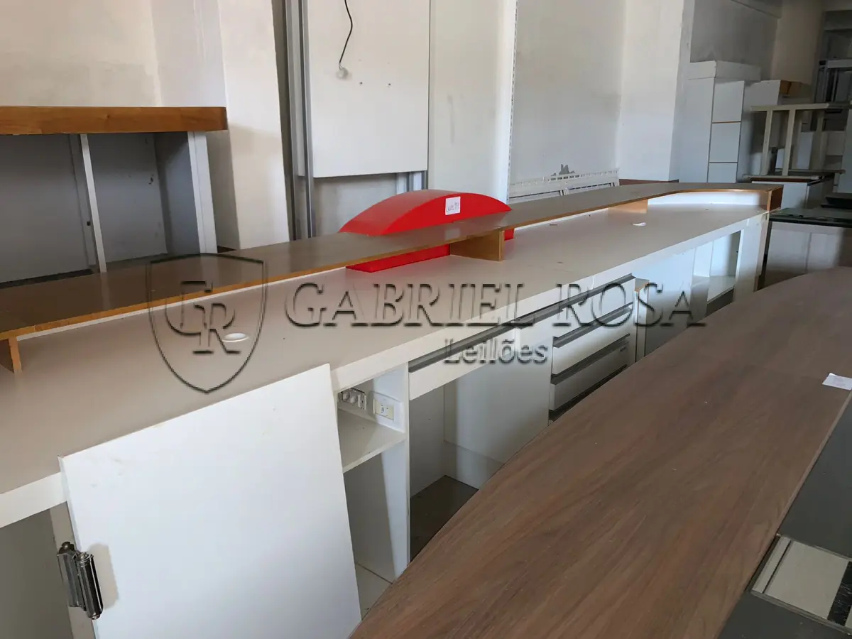 LOTE 193 - Móveis usados