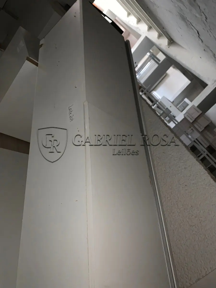 LOTE 204 - Móveis para escritório usados