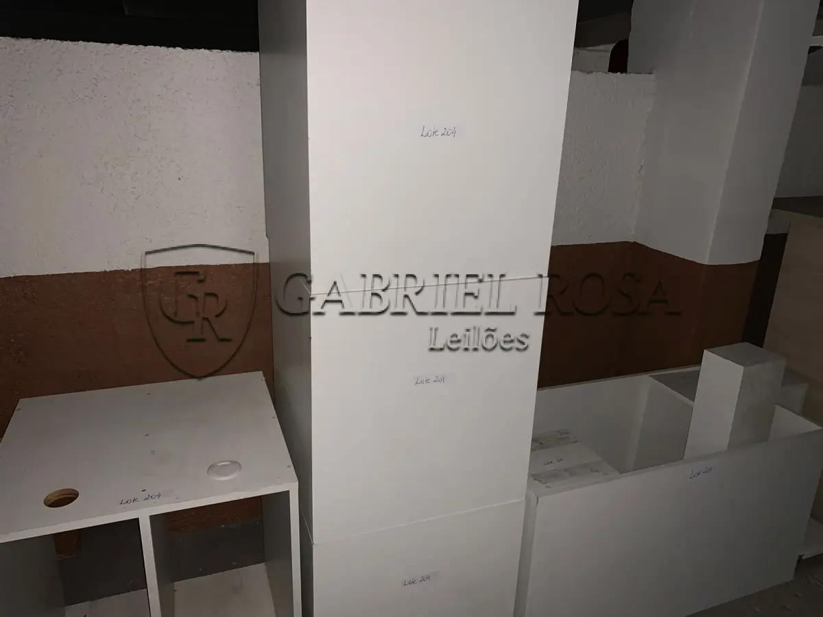 LOTE 204 - Móveis para escritório usados