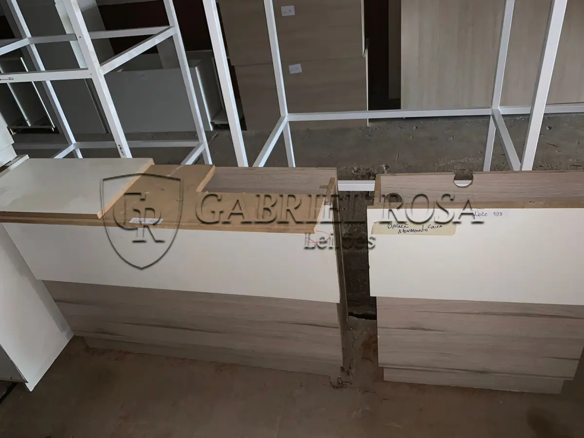 LOTE 193 - Móveis usados