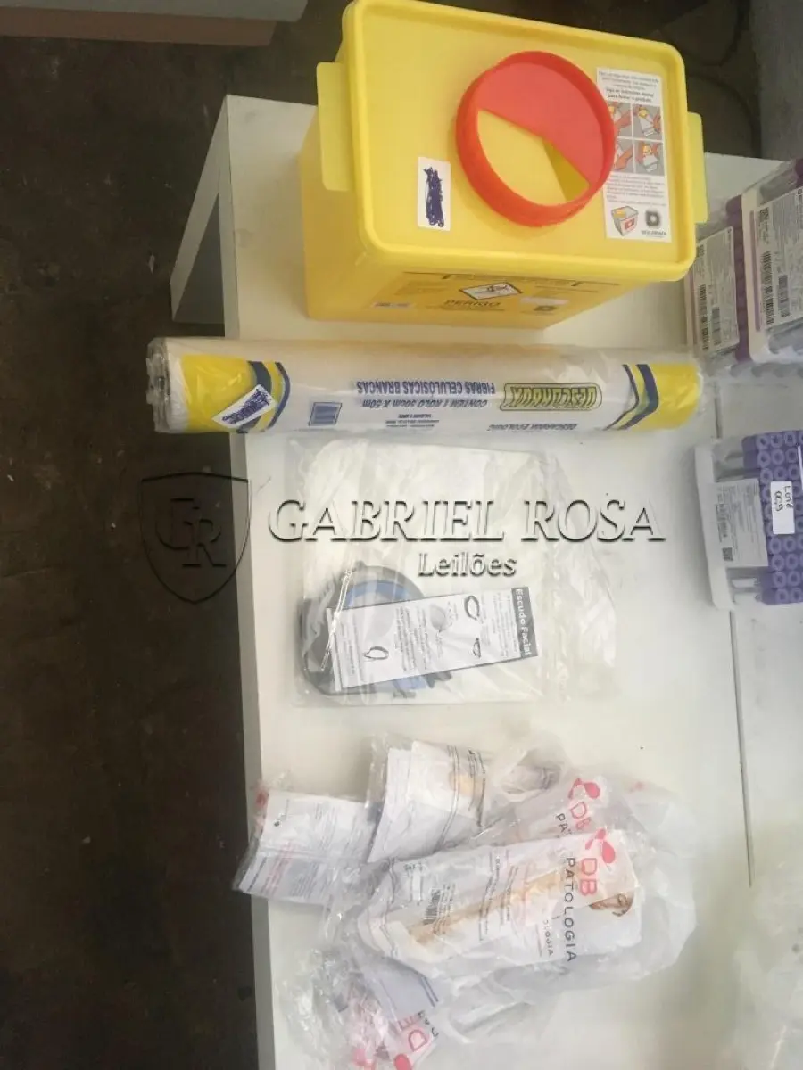 LOTE 009 - Agulhas, Tubos, Seringas, Luvas entre outros