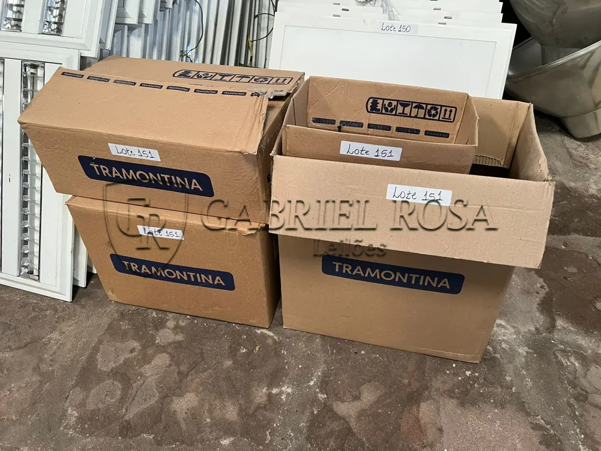 LOTE 151 - Luminárias