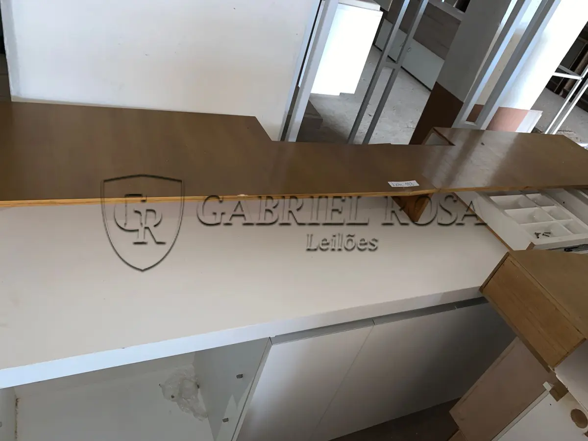 LOTE 193 - Móveis usados