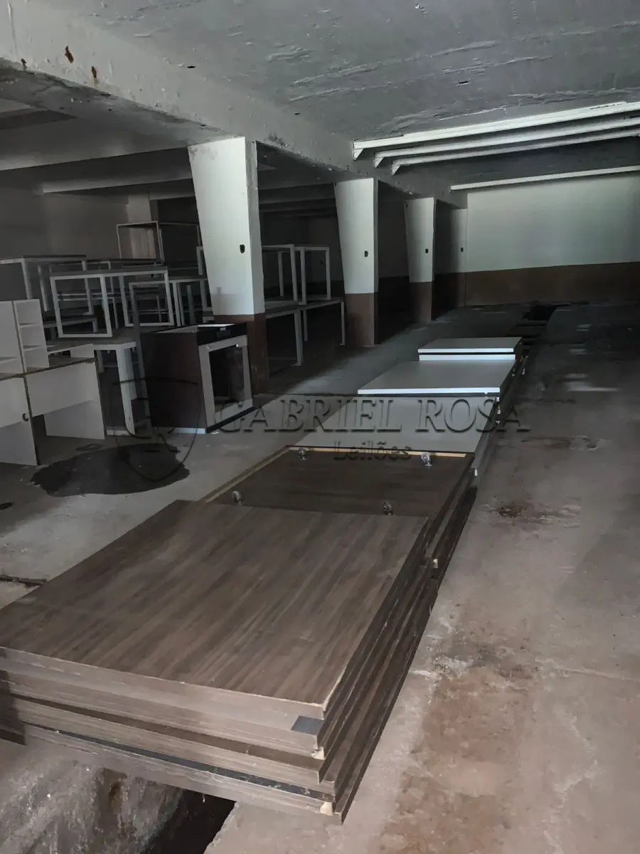 LOTE 196 - Móveis usados