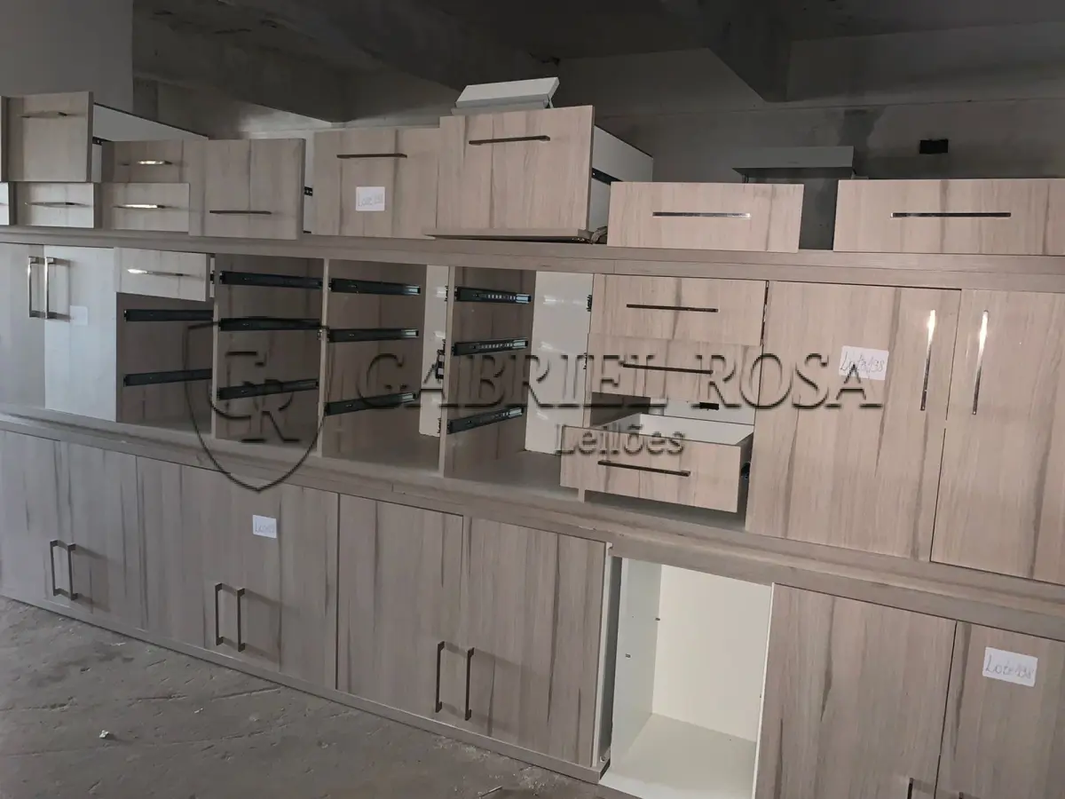 LOTE 198 - Móveis usados