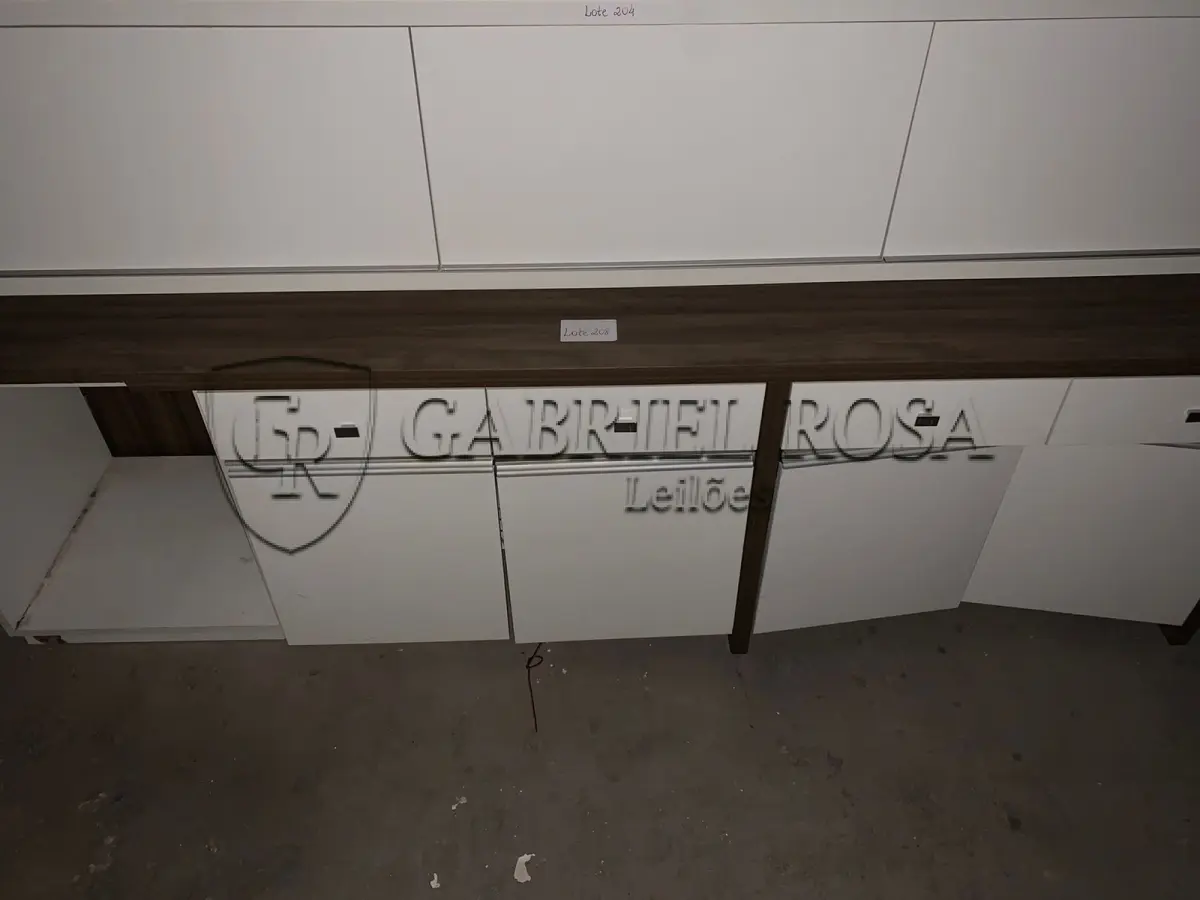 LOTE 208 - Móveis