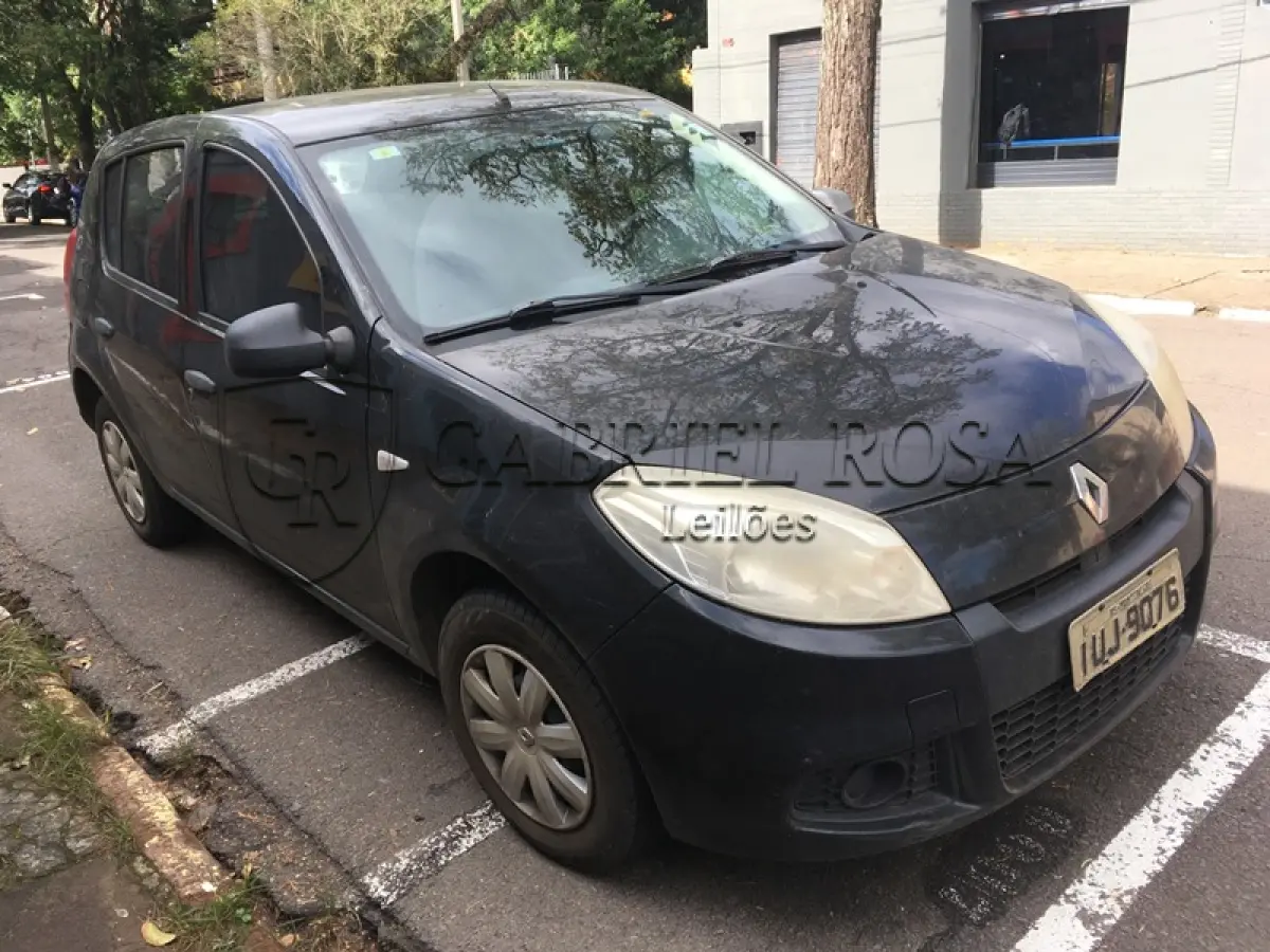 LOTE 001 - Veículo Renault Sandero Authentique 1.0 16V Flex 2013/2013
