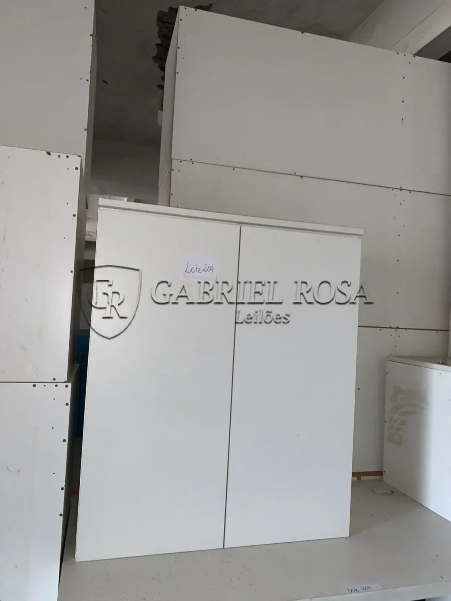 LOTE 204 - Móveis para escritório usados