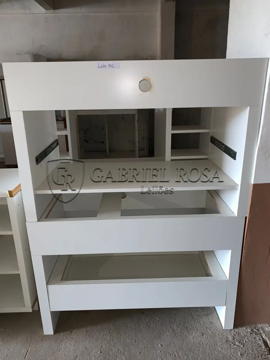 LOTE 192 - Móveis usados