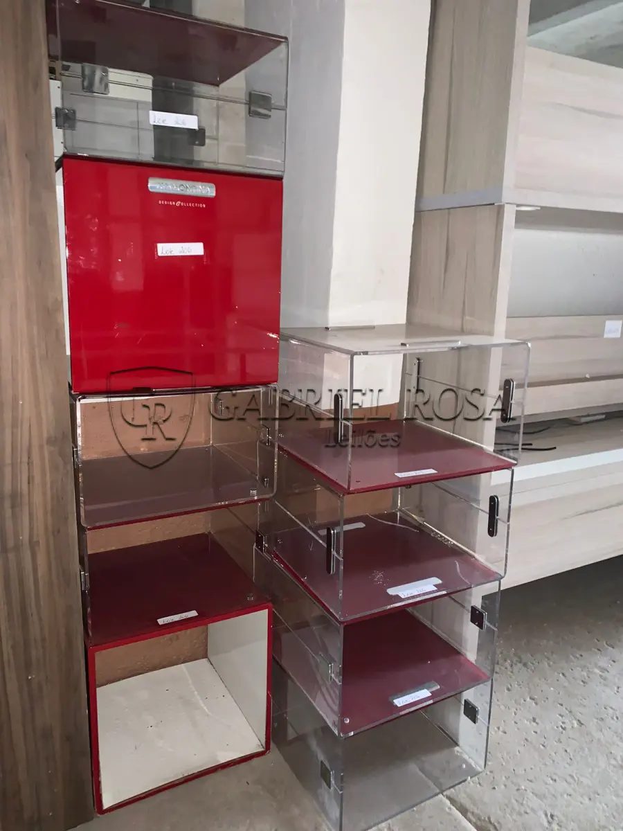 LOTE 206 - Expositores