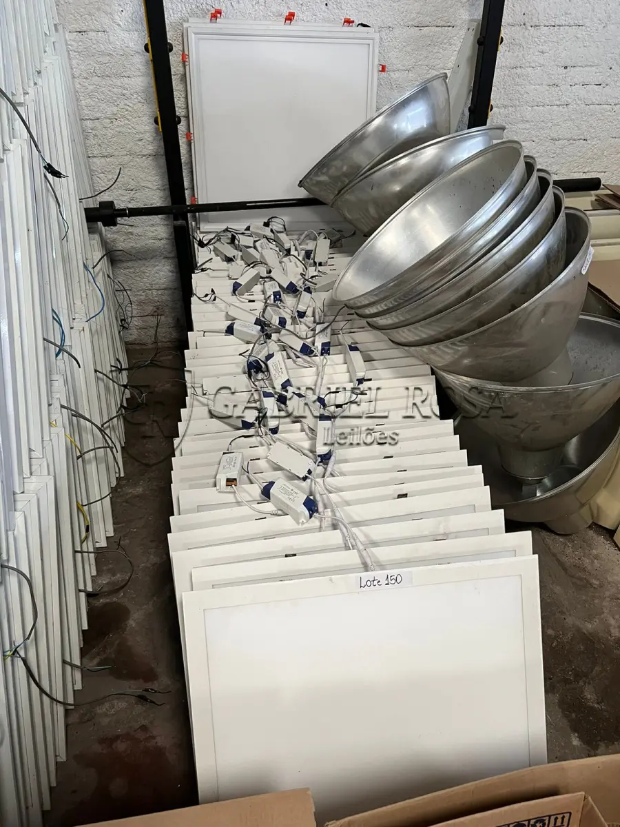 LOTE 150 - Luminárias