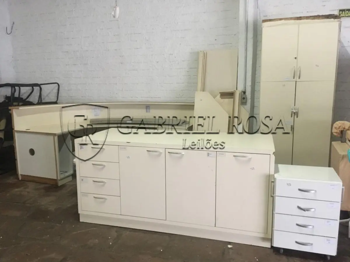 LOTE 008 - Móveis usados