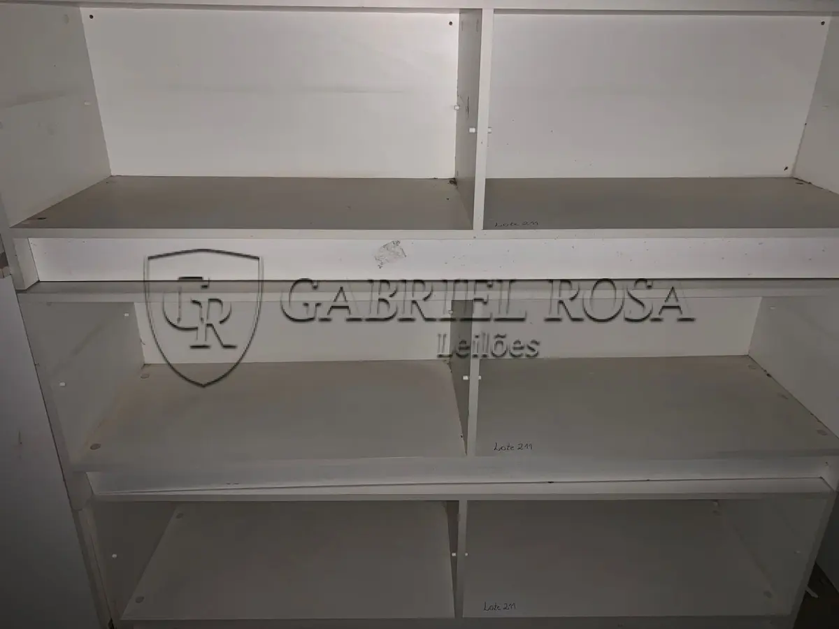 LOTE 211 - Móveis