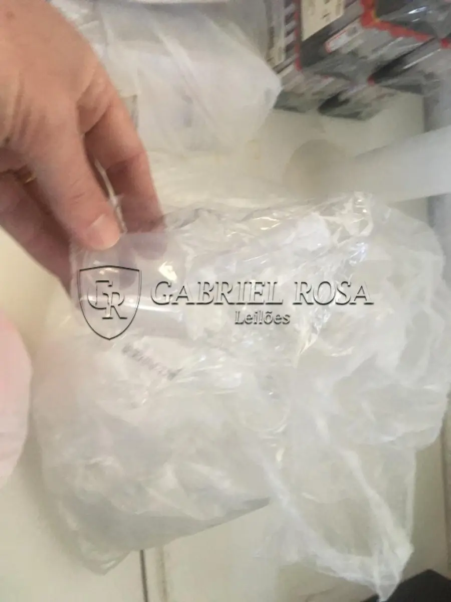 LOTE 009 - Agulhas, Tubos, Seringas, Luvas entre outros