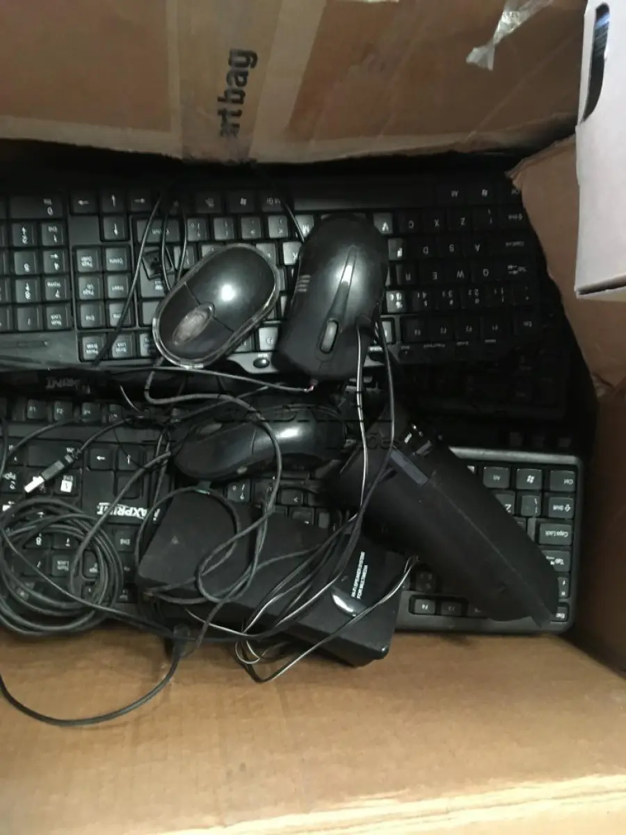 LOTE 002 - Eletrônicos Diversos(monitores, CPUs, modens, estabilizadores, switch entre outros)