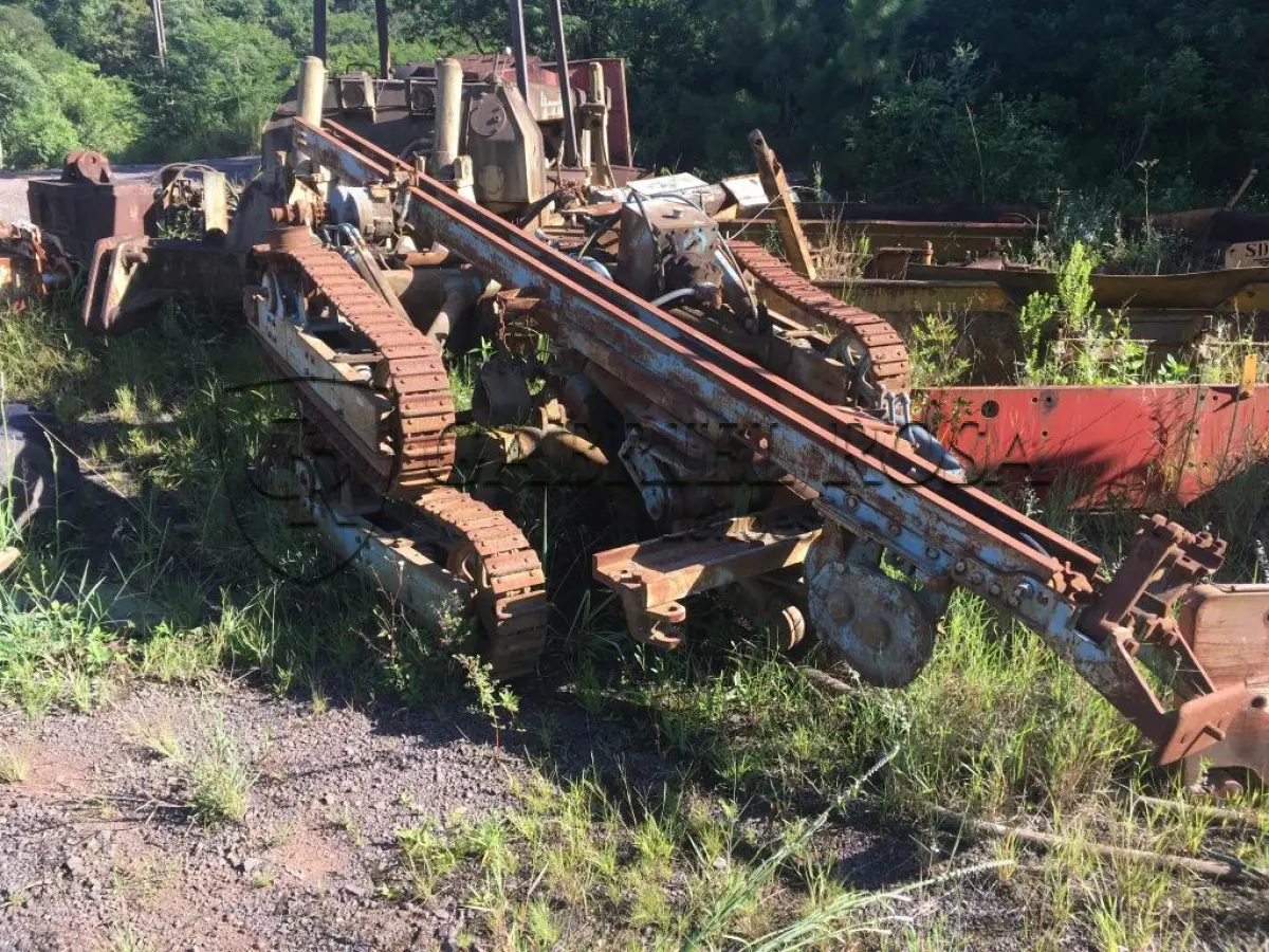 LOTE 011 - PERFURATRIZ BJ 310 (Ref.: SPM)