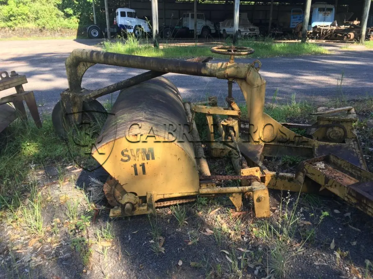 LOTE 015 - VASSOURA MECÂNICA (Ref.: SVM 11)