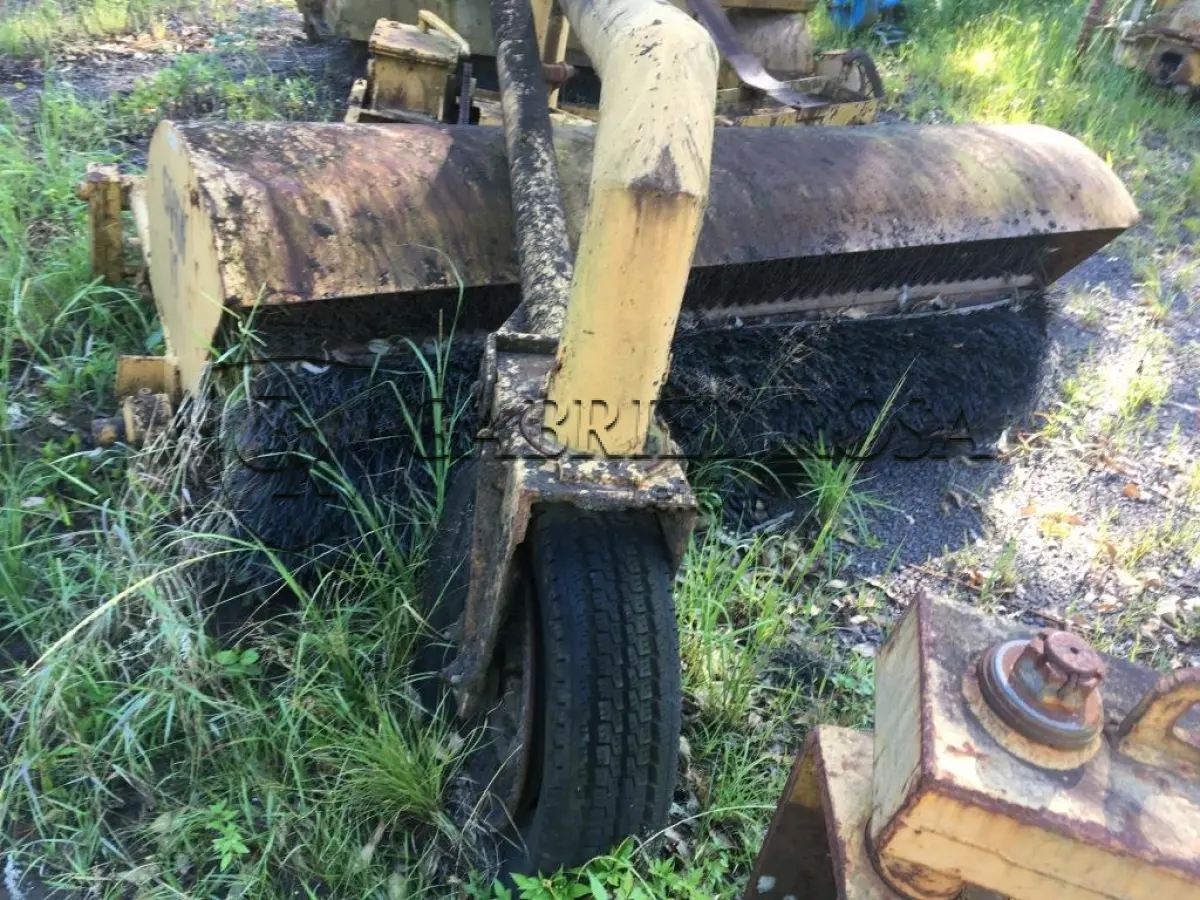 LOTE 015 - VASSOURA MECÂNICA (Ref.: SVM 11)