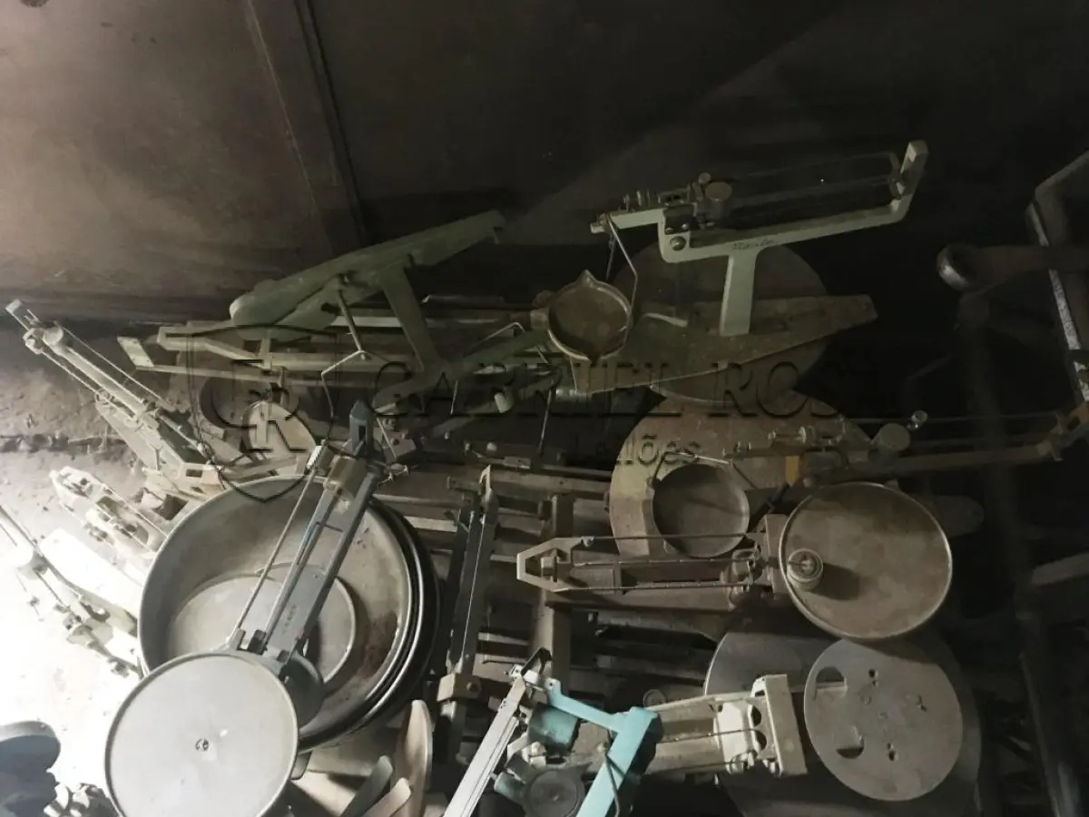 LOTE 074 - BALANÇAS PARA LABORATÓRIO