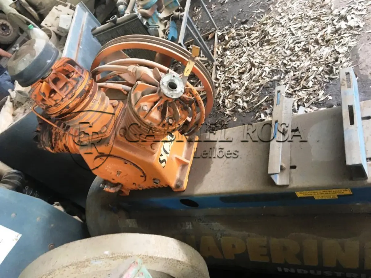 LOTE 051 - COMPRESSOR 30 PÉS