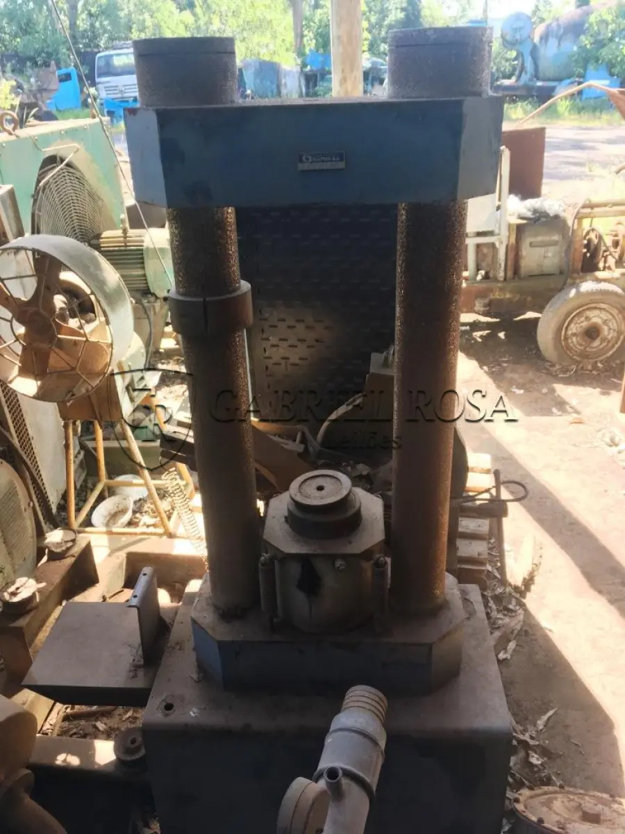 LOTE 025 - PRENSA PARA LABORATÓRIO