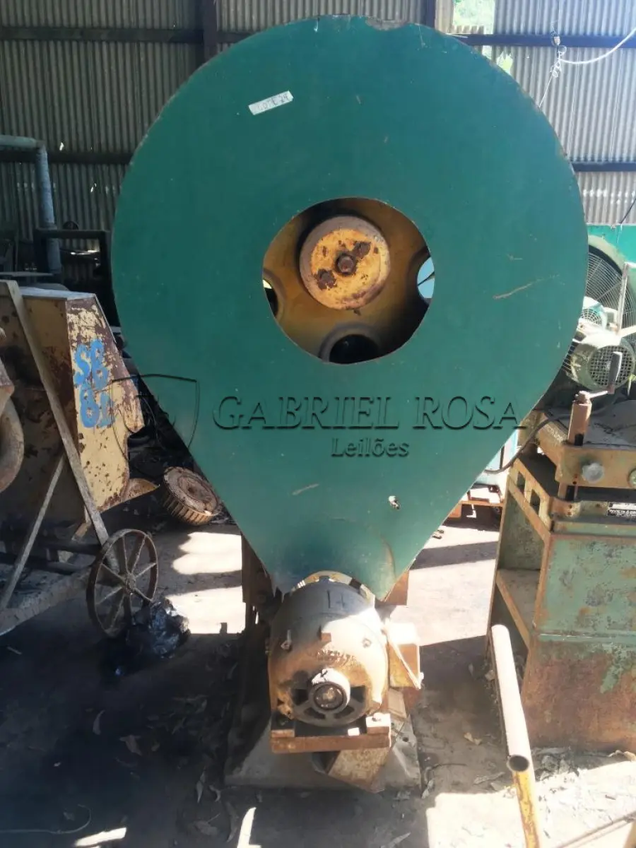 LOTE 024 - MÁQUINA DE CORTE DE CANTONEIRAS