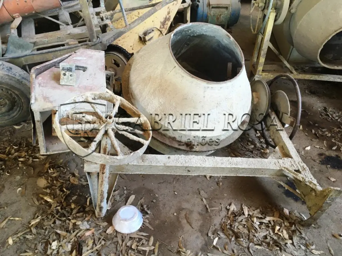 LOTE 031 - BETONEIRA ELÉTRICA 400 L
