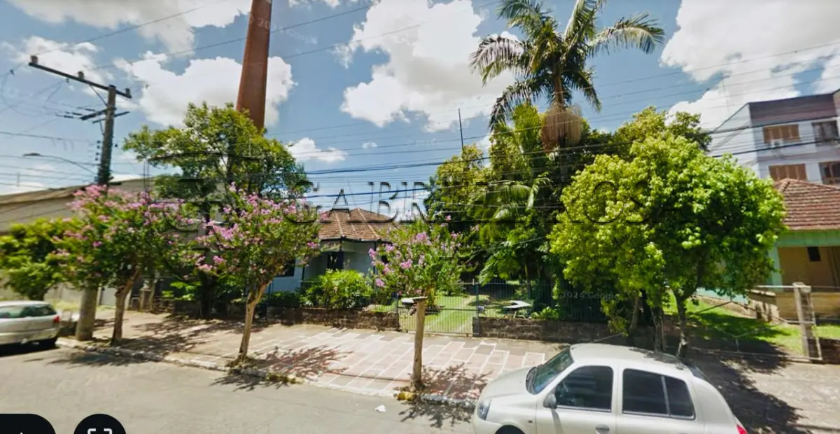 LOTE 009 - Uma casa de construção mista com área de 110,50 m² e o respectivo terreno com área superficial de 1.056,00 m², localizado na Rua Theodomiro Porto da Fonseca, nº 153, Bairro Centro, Estância Velha/RS. Registrado sob matrícula 10.316