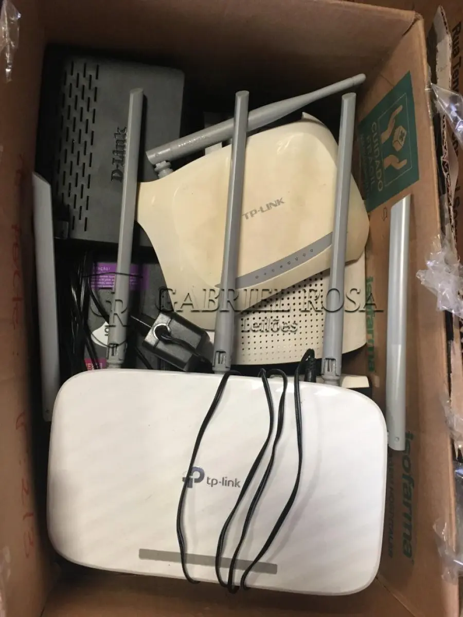 LOTE 002 - Eletrônicos Diversos(monitores, CPUs, modens, estabilizadores, switch entre outros)