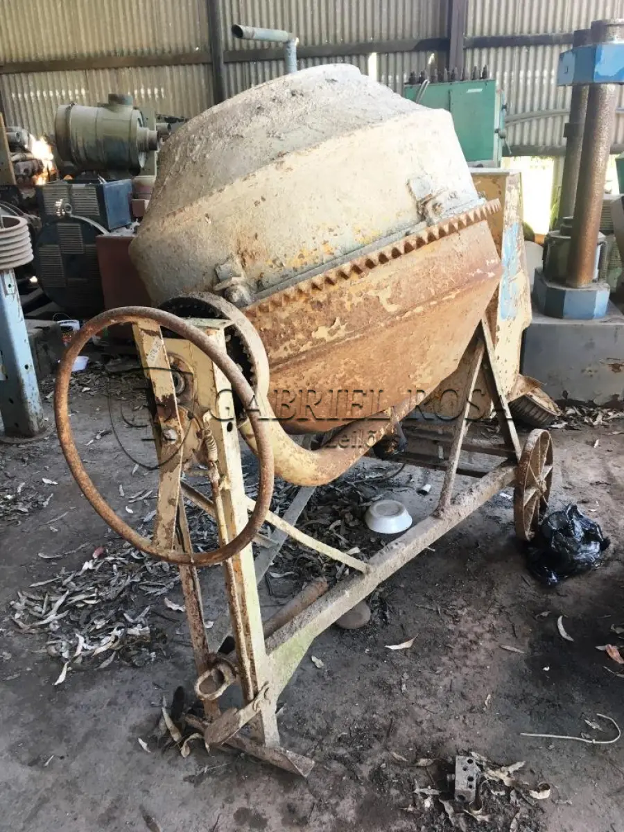 LOTE 030 - BETONEIRA ELÉTRICA 400 L