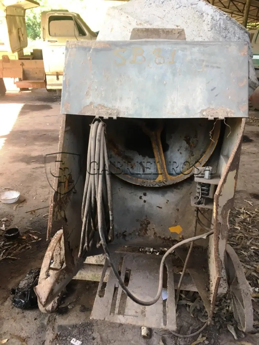 LOTE 030 - BETONEIRA ELÉTRICA 400 L