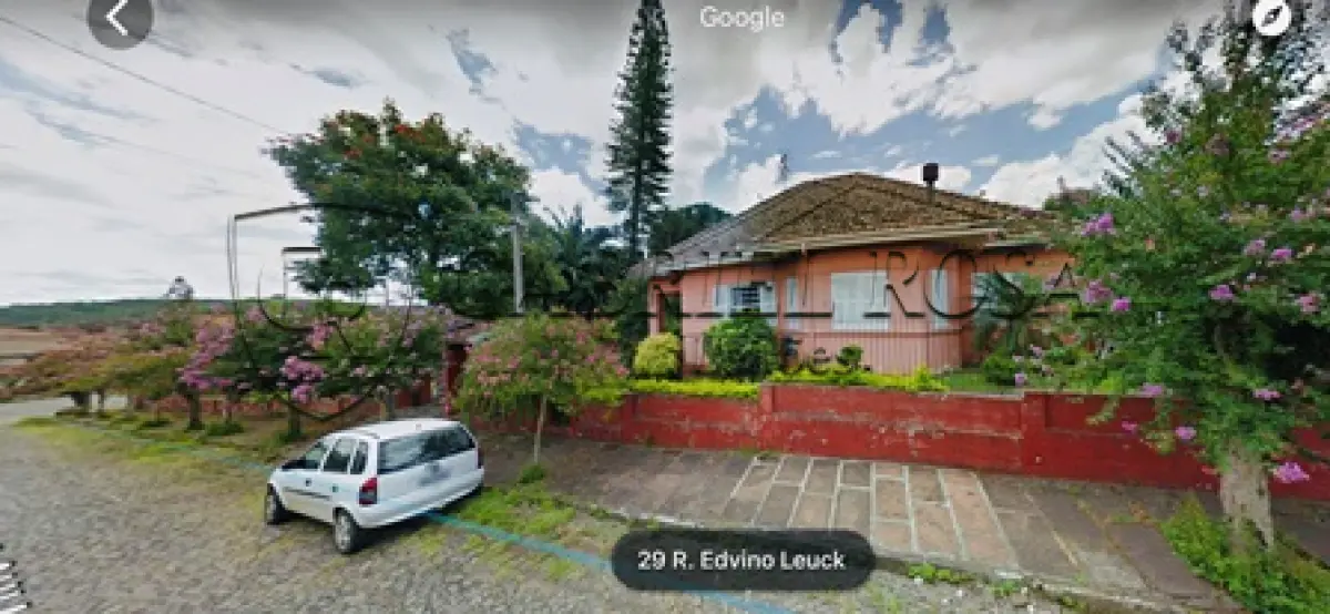 LOTE 002 - Uma casa de alvenaria própria para moradia, com a área construída de 330,17 m², terreno com mais ou menos 2.540,00 m², suas dependências, instalações e demais benfeitorias, situada na Rua Presidente Lucena, nº 4063, Bairro das Rosas, Estância Velha-RS, registrada sob matrícula 22.513