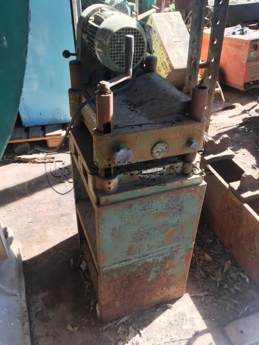 LOTE 027 - CONFORMADORA DE FERRO