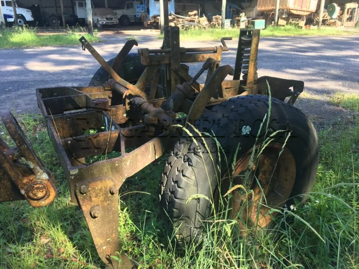 LOTE 019 - GRADE ARADO