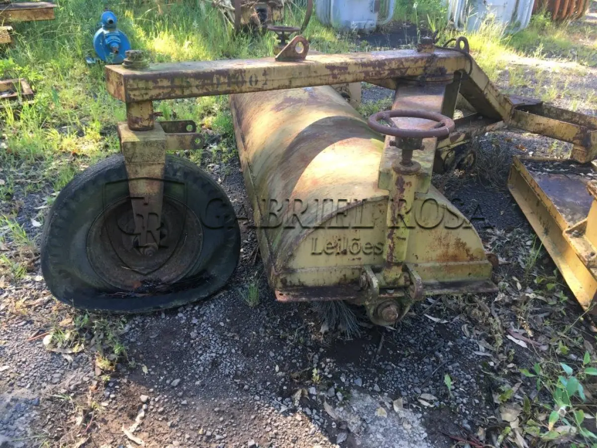 LOTE 014 - VASSOURA MECÂNICA (Ref.: SVM 07)