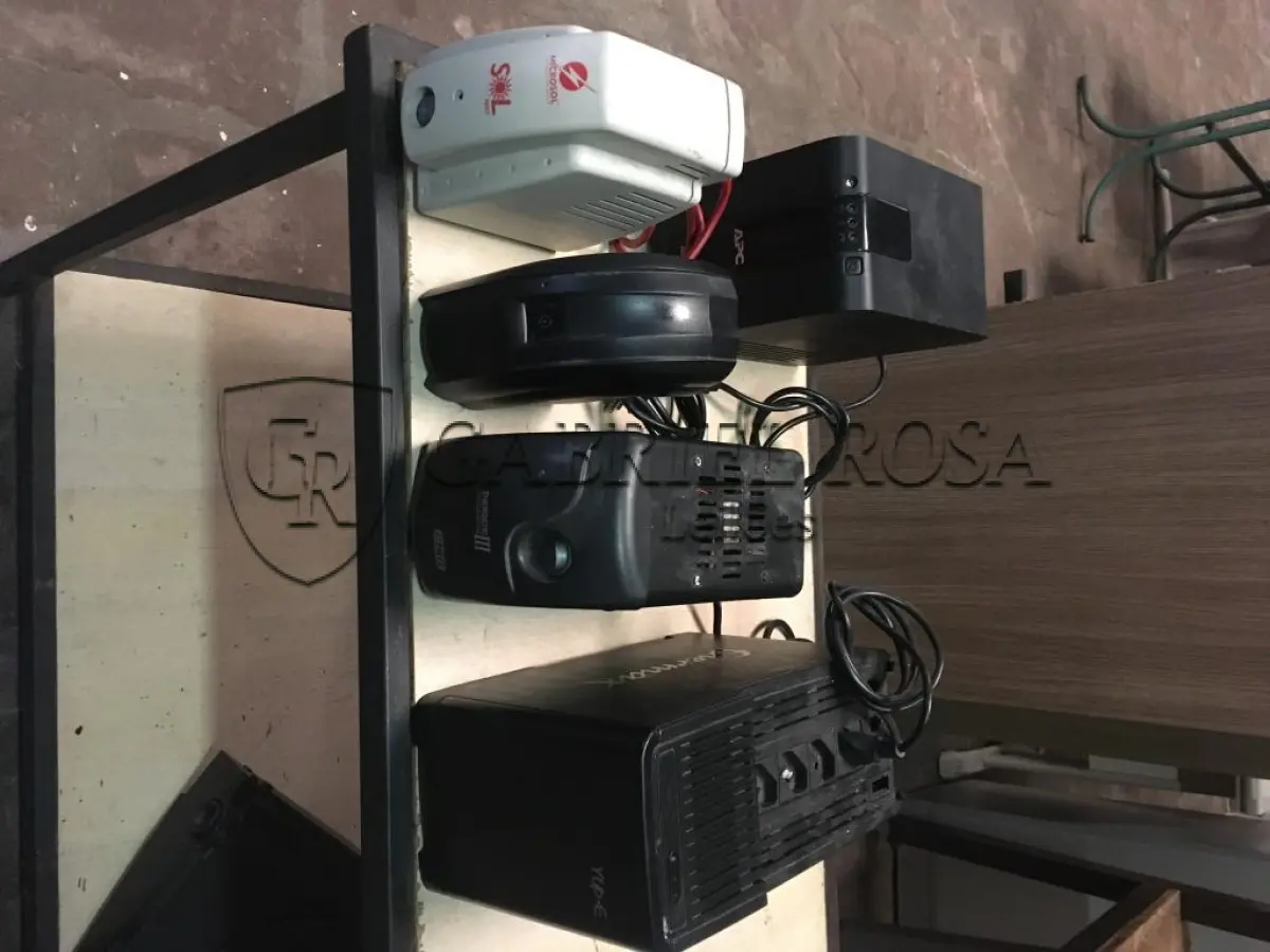LOTE 002 - Eletrônicos Diversos(monitores, CPUs, modens, estabilizadores, switch entre outros)