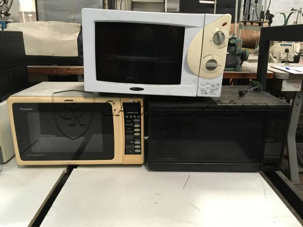 LOTE 016 - Eletro domésticos( Micro ondas e forno elétrico - 07 un )