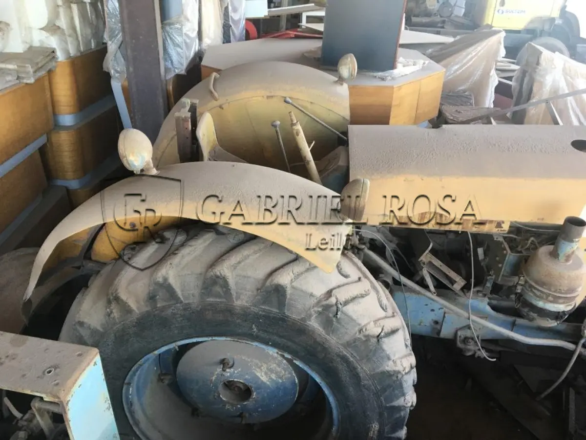 LOTE 001 - TRATOR AGRICOLA CBT 1105 (Ref: STA 01)