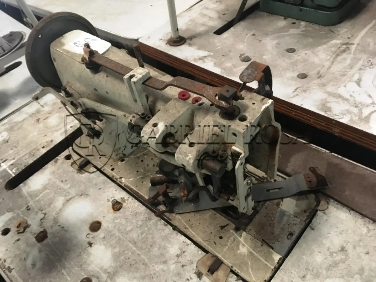 LOTE 027 - Máquinas de costura( 02 un )