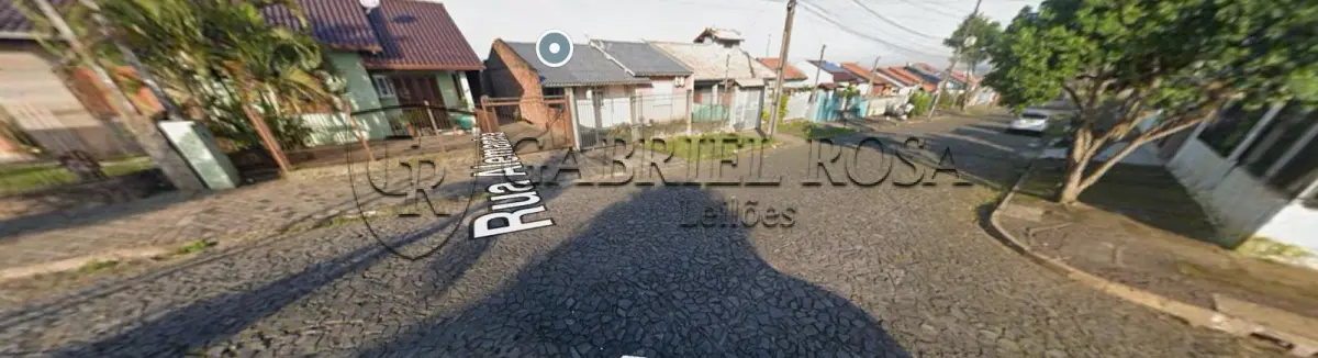 LOTE 002 - Direitos e Ações do imóvel matriculado sob número 38.087 no RI de Estância Velha/RS, composto de um terreno com 250,00 metros quadrados e um prédio residencial de alvenaria com a área de 50,25 m², situado na Rua Alemanha, No. 506, Bairro Lago Azul em Estância Velha/RS. Registrado sob Matrícula nº 38.087