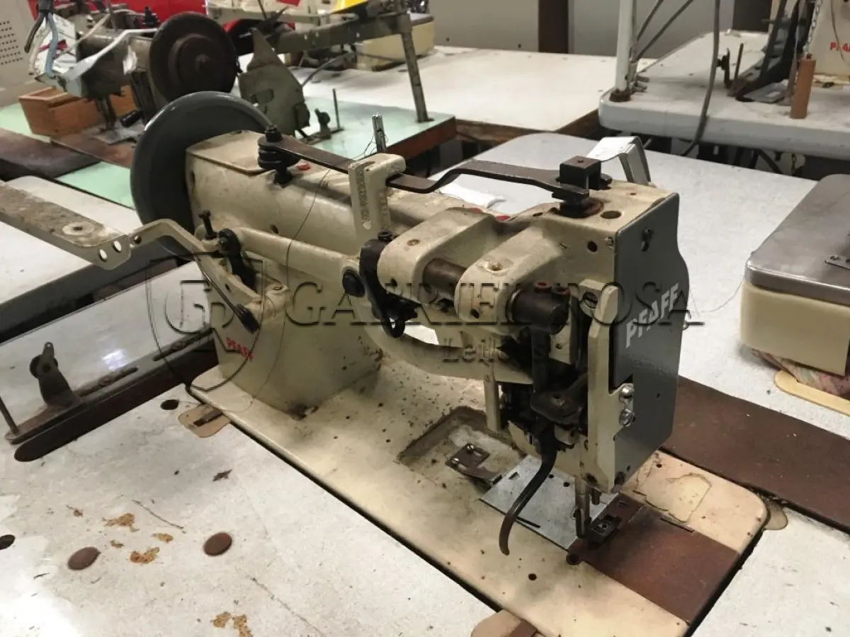 LOTE 029 - Máquinas de costura( 02 un )