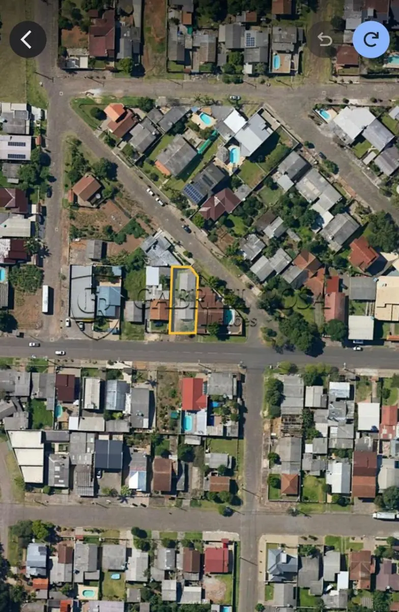 LOTE 003 - Terreno com aproximadamente 360m², com 02 construções não averbadas, situado na Rua Zeno Schmiedel, nº 547, Bairro Floresta, Estância Velha. Registrado sob matrícula 2299