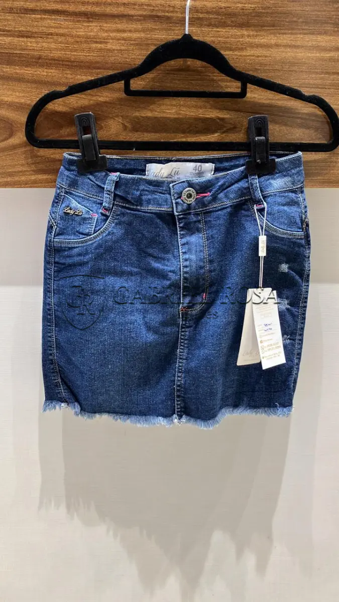 LOTE 001 - Calças Femininas, Bermudas Femininas, Blusões e Blusas de Lã,  Toucas, Camisas Femininas, Camisas Femininas Manga Longa, Macacão Feminino, Saias Femininas, Vestidos Femininos, Biquinis, Maiôs, Jaquetas de Couro Sintético, Jaqueta de  Brim Feminina, Casaco de Lã Feminino, Casacos Femininos, Camisetas Masculinas Manga Curta