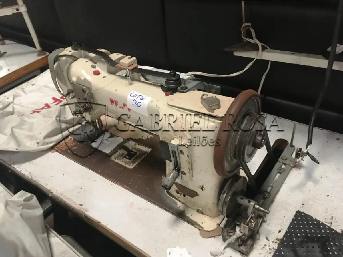 LOTE 030 - Máquinas de costura( 02 un )