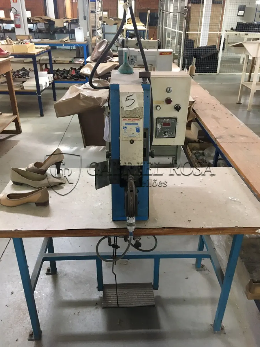 LOTE 061 - Máquina de prensar