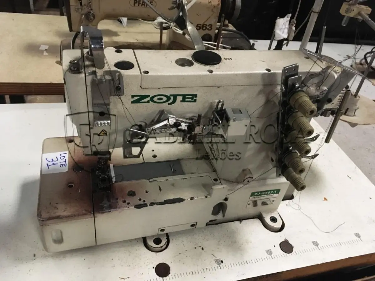 LOTE 031 - Máquinas de costura( 02 un )