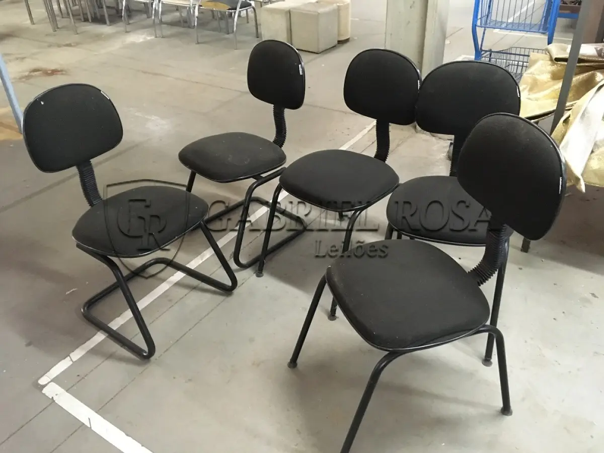 LOTE 159 - Cadeiras diversas( 13 un )